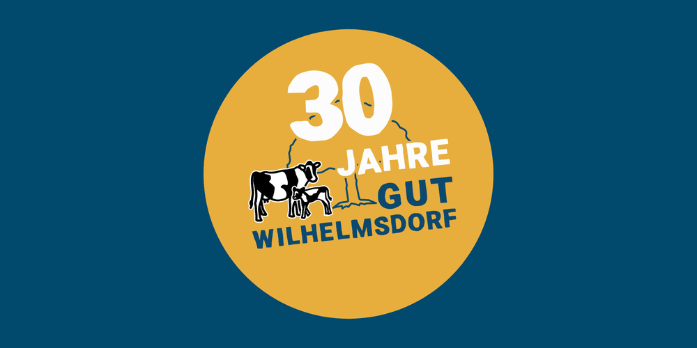 KI generiert: Eine Grafik mit Text: "30 Jahre Gut Wilhelmsdorf" und einer Kuh-Abbildung.