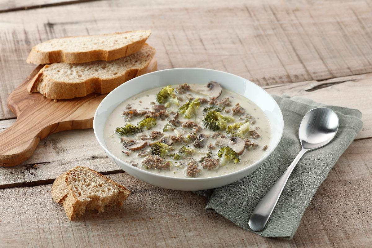 Brokkoli-Käsesuppe mit  Hack