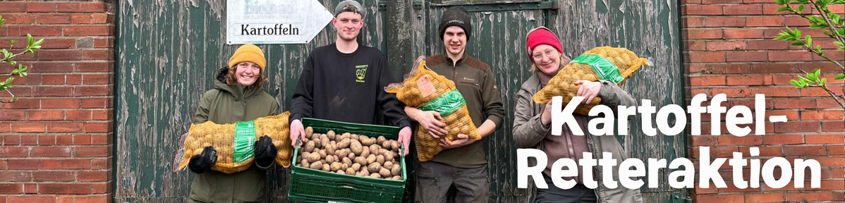 KI generiert: Vier Personen halten Kartoffeln vor einer Holzwand. Text: "Kartoffel-Retteraktion".