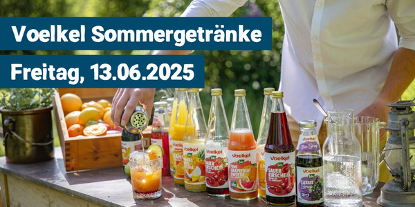 KI generiert: Das Bild zeigt eine gelbe Blüte auf einem Hintergrund aus grünen Blättern. Darauf ist Text platziert, der auf einen Pflanzenmarkt am Freitag, den 02.05.2025, und Samstag, den 03.05.2025, hinweist.