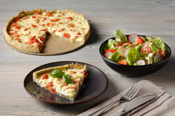 Produktfoto zu Tomaten-Quiche & Salat