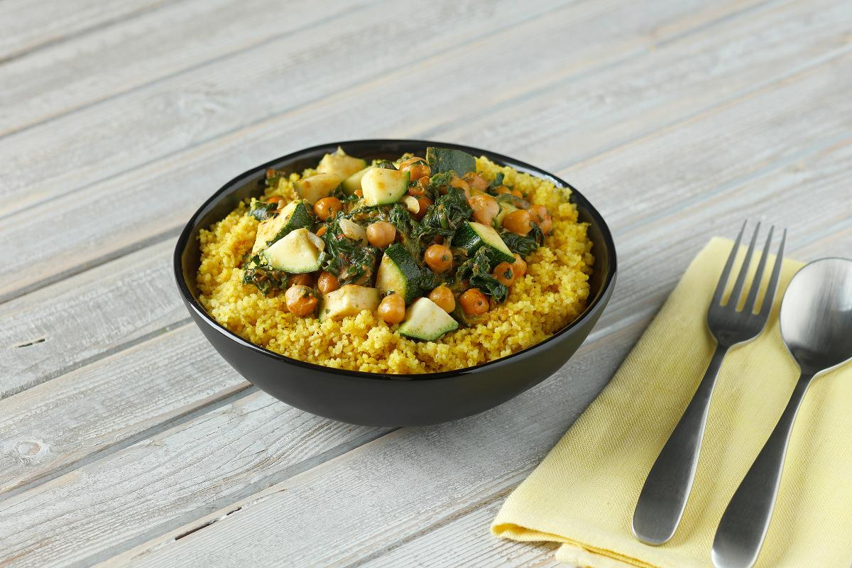 Couscous mit Zucchini, Kichererbsen und Spinat