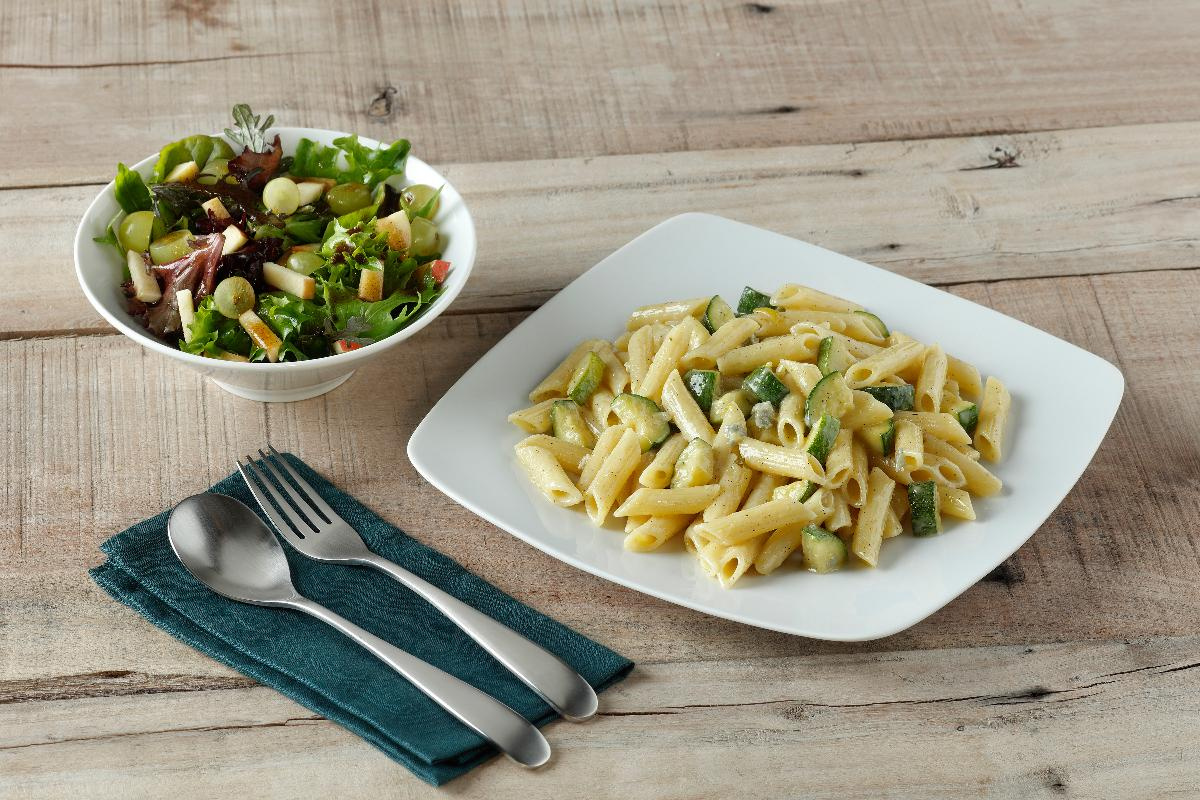 Nudeln in Zucchini-Gorgonzola-Sauce