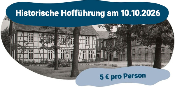 KI generiert: Fachwerkgebäude mit Ankündigung: "Historische Hofführung am 10.10.2026, 5 € pro Person".