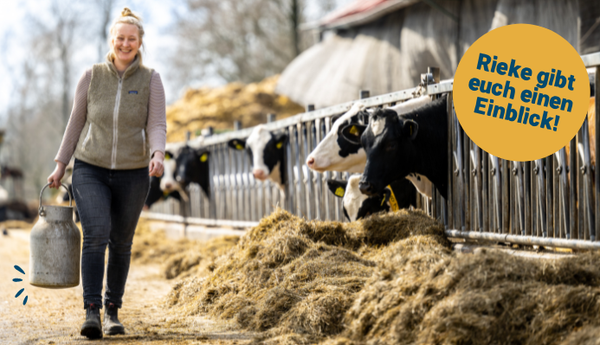 KI generiert: Eine Person trägt eine Milchkanne vor einer Kuhweide. Text: "Rieke gibt euch einen Einblick!"