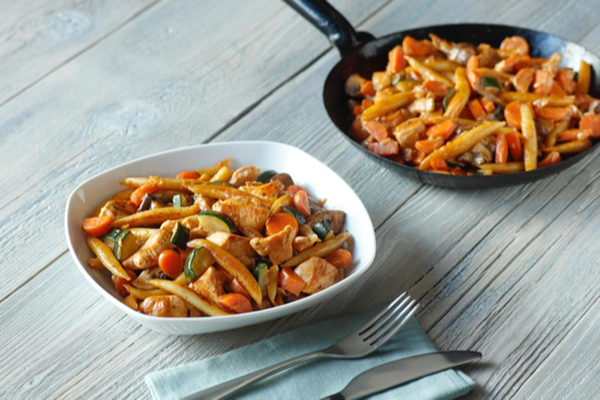 Produktfoto zu Schupfnudel-Hähnchen-Gemüsepfanne