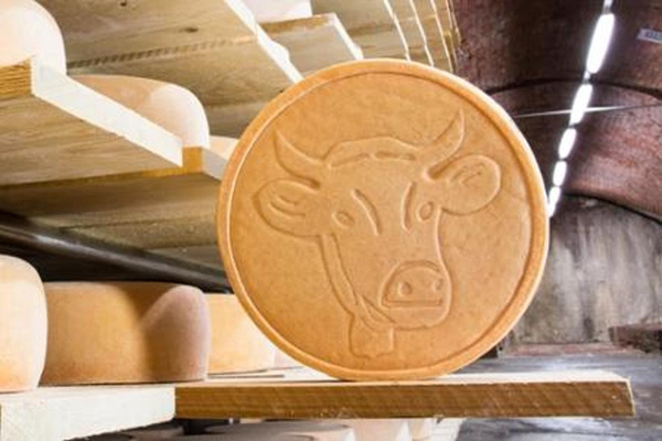 Produktfoto zu Allgäuer Hornkäse höhlengereift